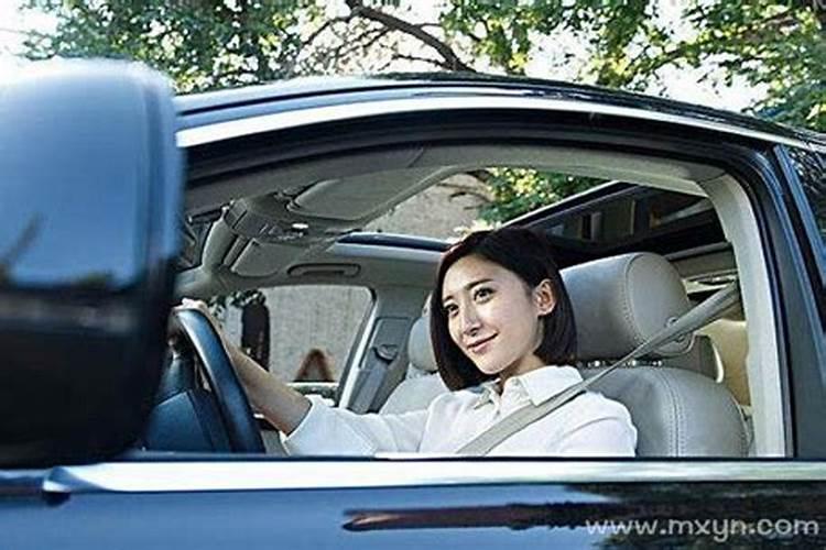 不会开车梦见自己开车是什么意思？