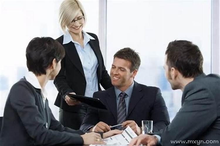 梦见和自己的老板一起工作