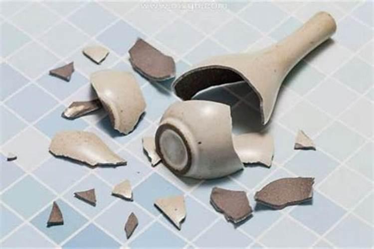 梦见东西自己碎了是什么意思？