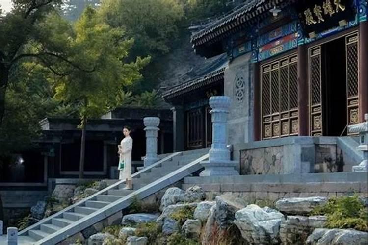 梦见活着的母亲死了