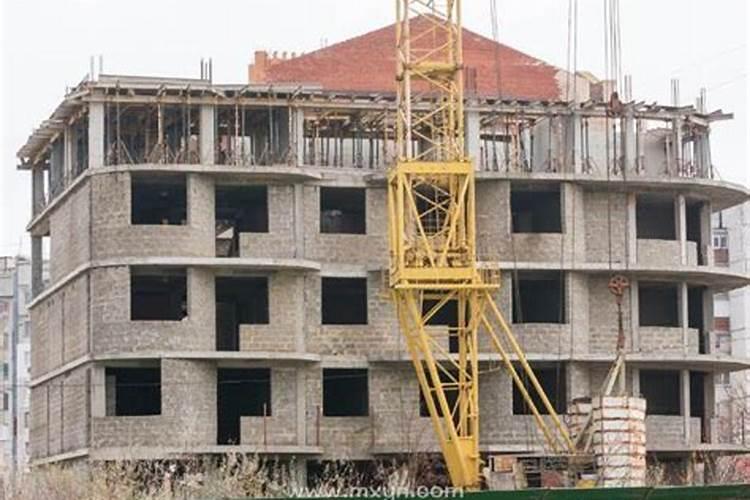 梦见亲戚家盖楼房是什么意思？