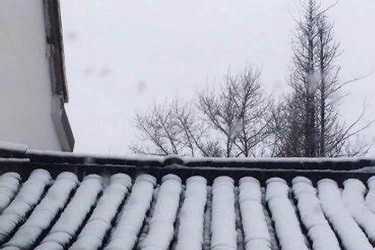 梦见下雪是什么征兆女性？