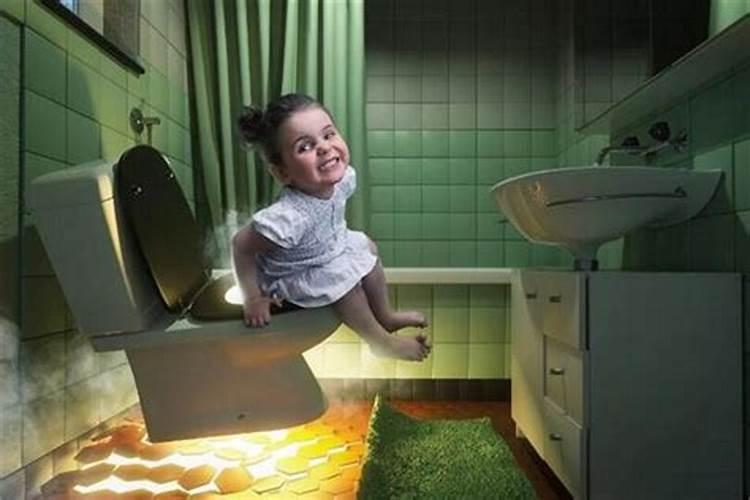 梦见拉屎被别人看见了拉不出来