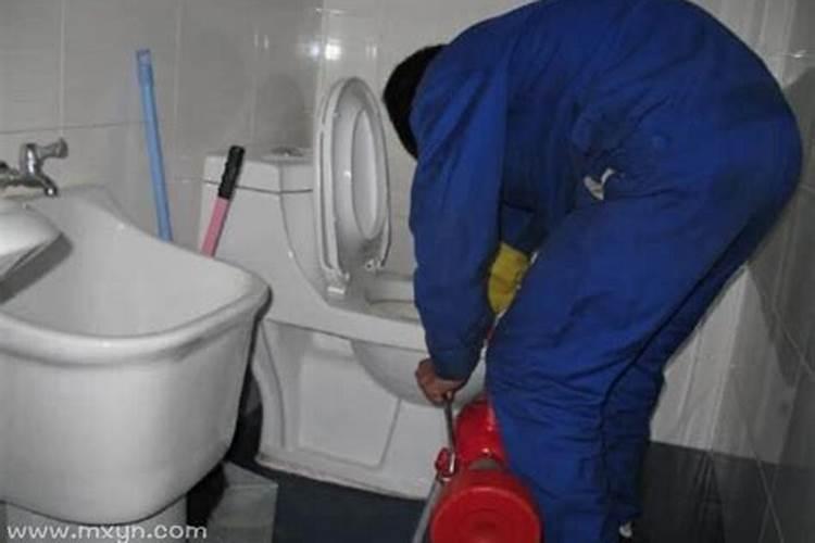 梦见马桶里血溢出来了