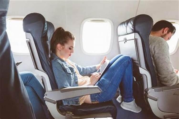 梦到自己坐飞机去旅行