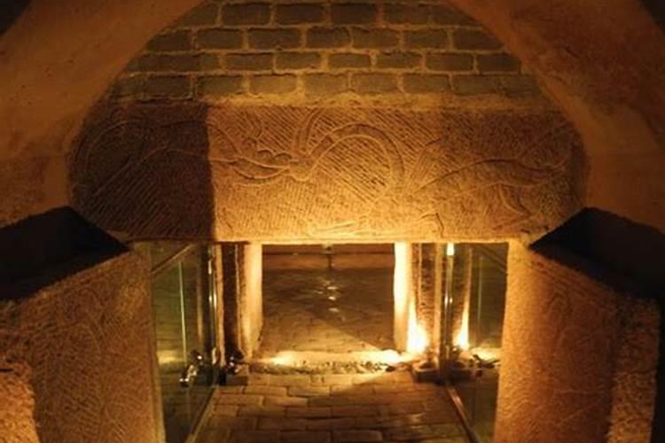 梦见古墓是什么征兆？