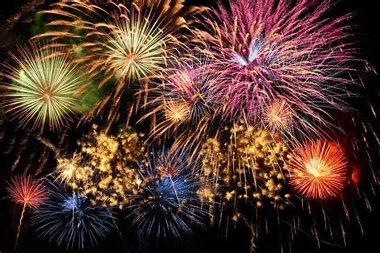 梦见礼花在空中绽放非常漂亮