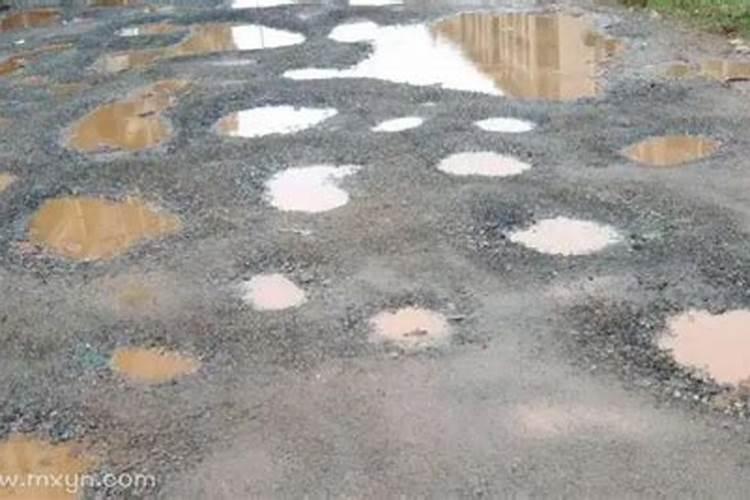 梦见填坑是什么意思？