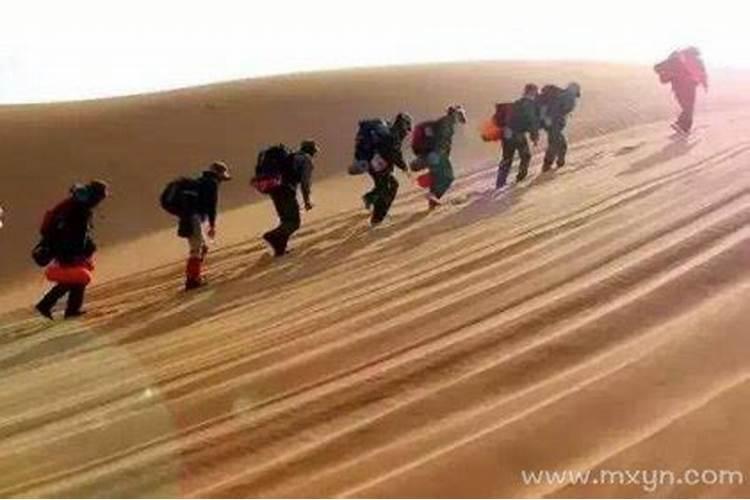 梦到自己走上坡路是什么意思？