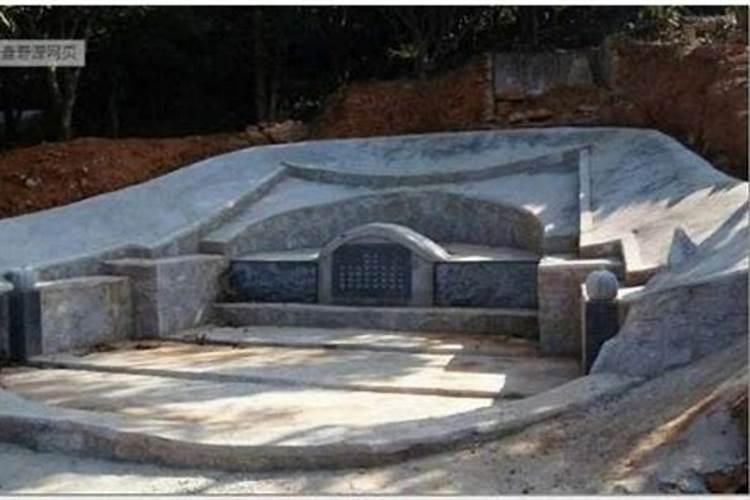 梦见风景很好的地方有坟墓