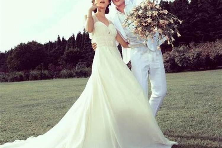 梦见父母结婚穿婚纱好不好？