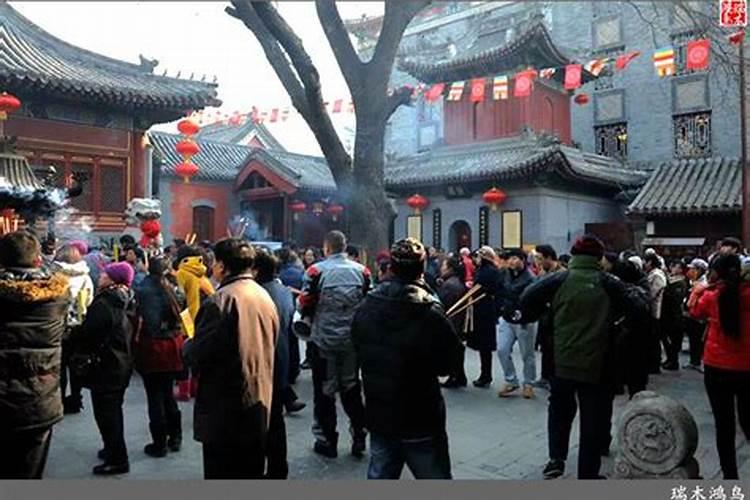 正月初一上坟什么时候上香？