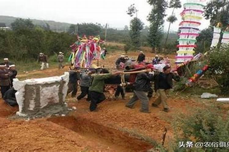 农村祭拜已故亲人