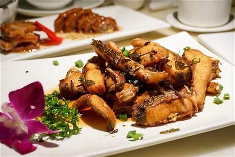 梦见吃鱼有鱼刺是什么意思？