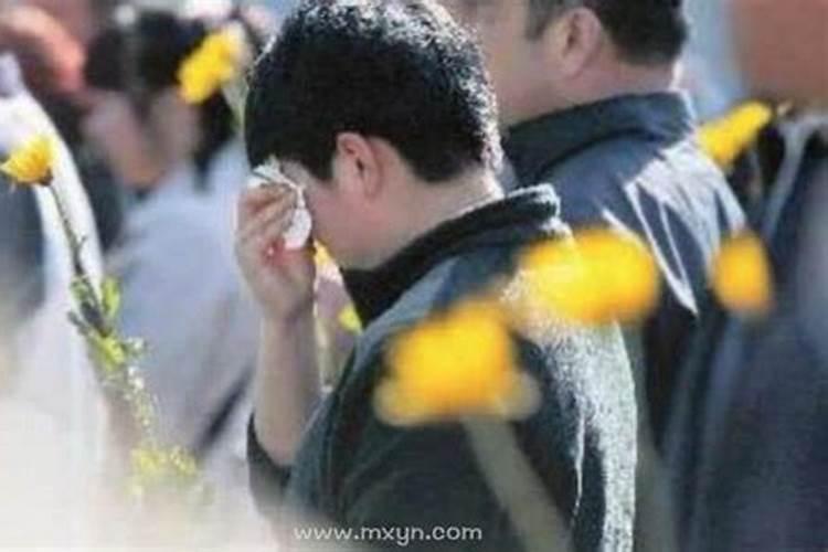 梦见送已故的亲人出殡