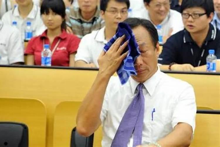 郭台铭请高僧做法事