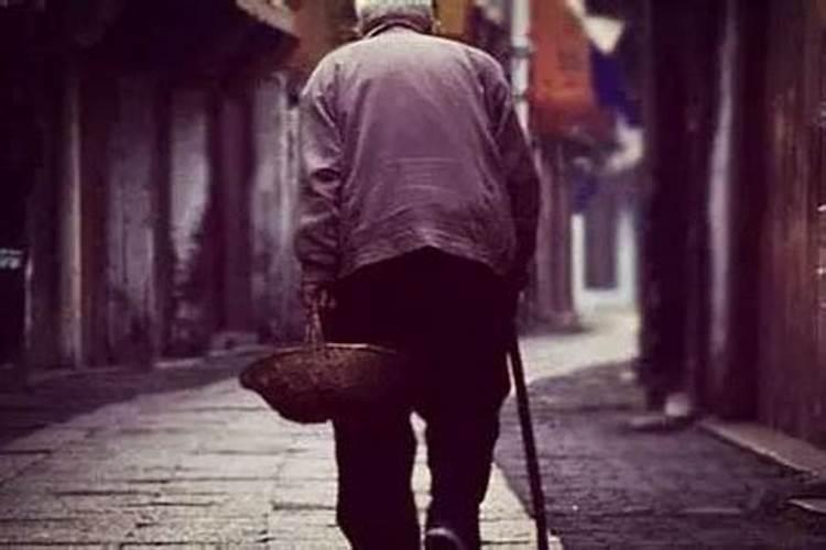 老年人梦见已故的父亲