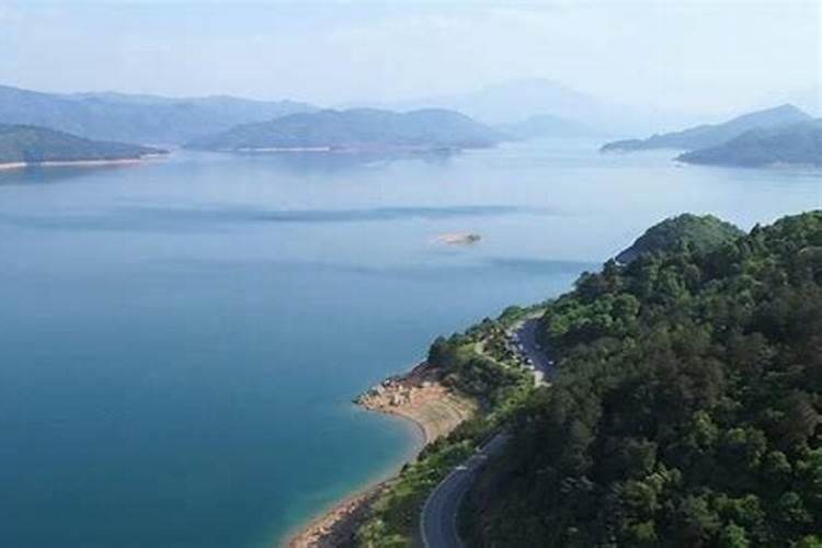 中元节不用礼物祭拜的做法