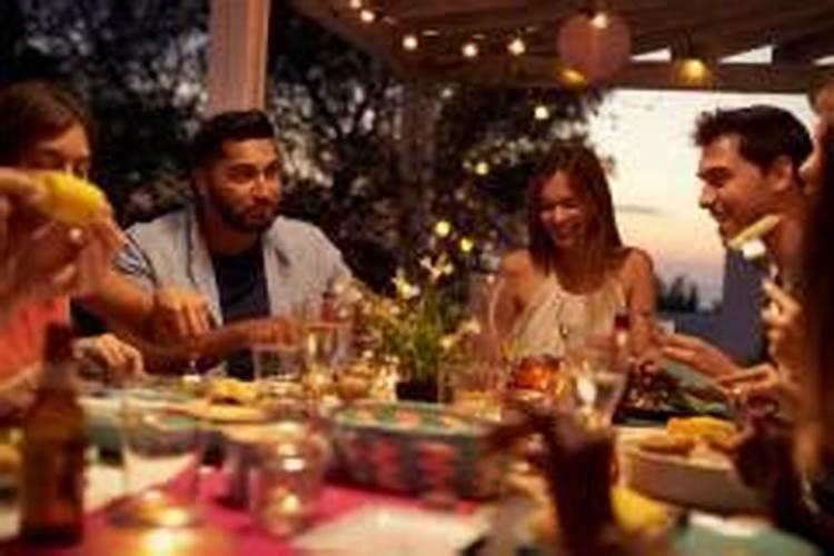 梦见朋友聚餐不欢而散