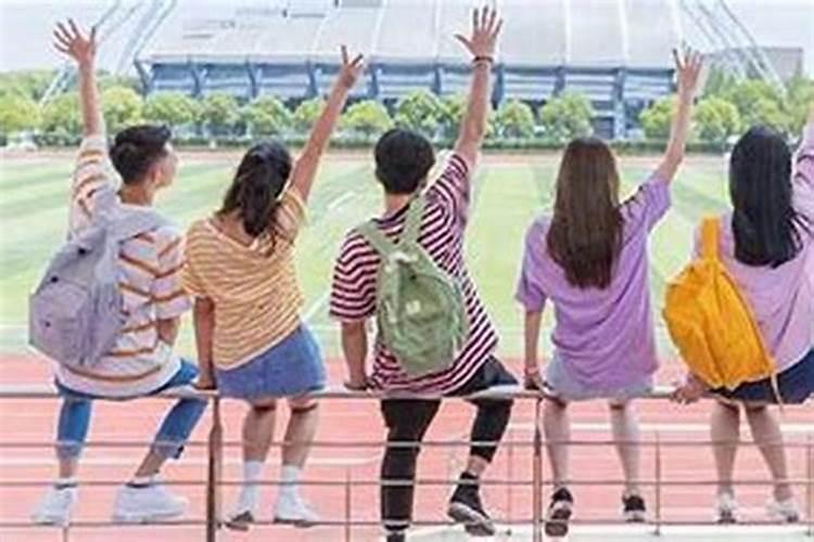 梦见高中同学在一起