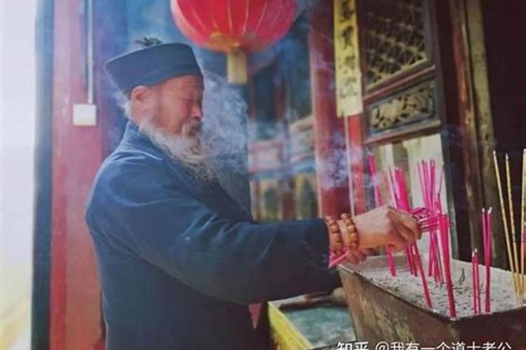 农历七月十五为什么烧香？