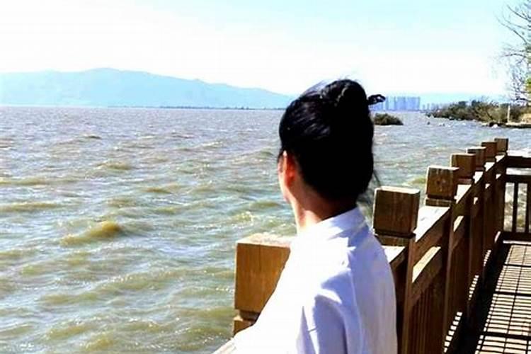 梦见死去的亲人给我衣服