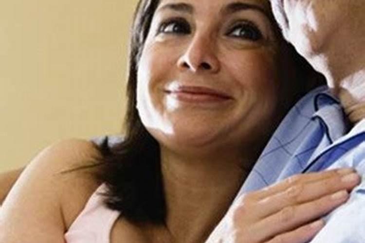 梦见老婆和别的男人在一块生活