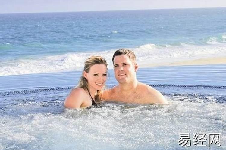 梦见大海里游泳什么意思周公解梦？