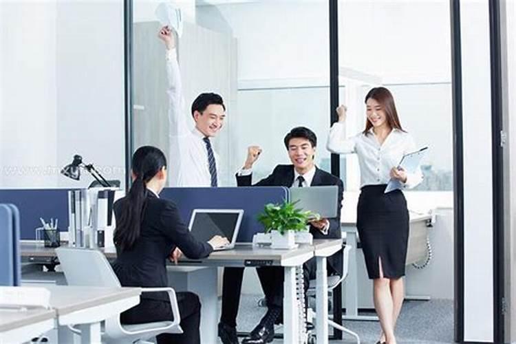 梦见单位同事是怎么回事？