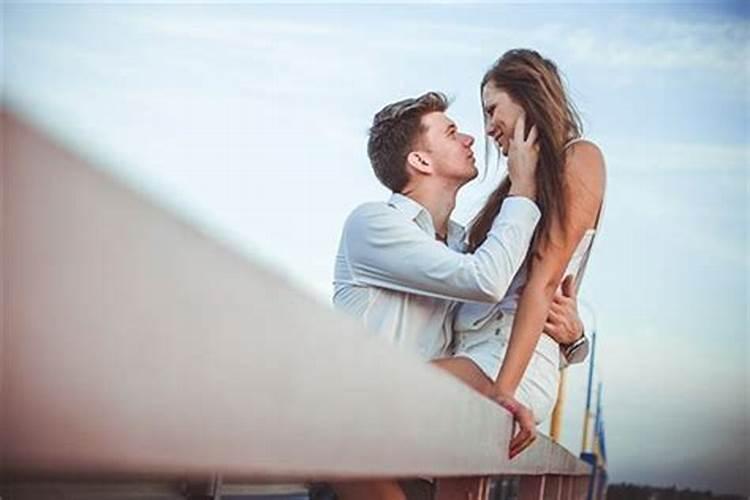 梦见老公高兴的回家