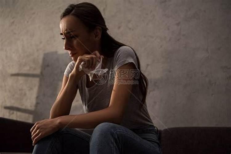 梦见妻子过世心里悲痛哭泣