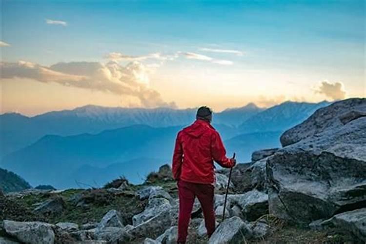 梦到要爬山什么意思？