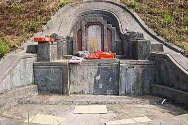 梦见坟上着火冒浓烟