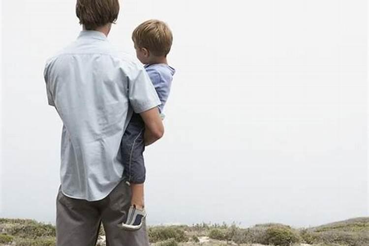 梦见男孩是犯小人么？