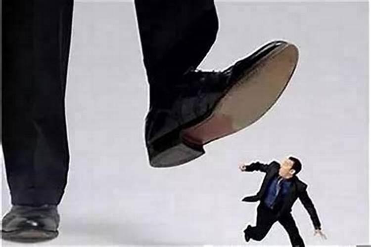 最近总是犯小人怎么化解呢？