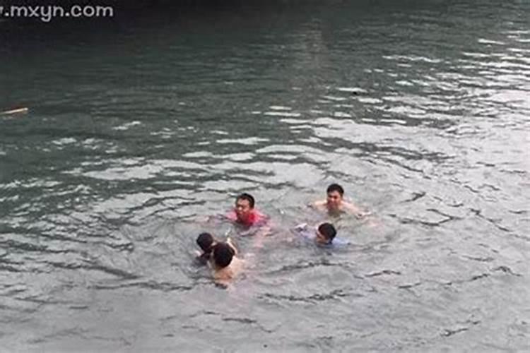 梦见儿子差点掉水里了是什么意思？