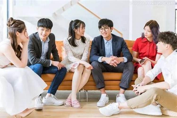 梦见跟别人聊天是什么兆头？