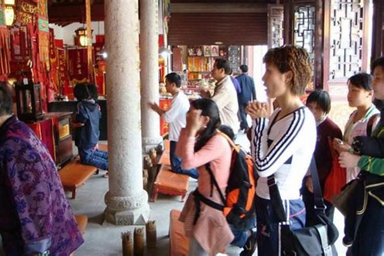 本命年要不要去庙里拜拜
