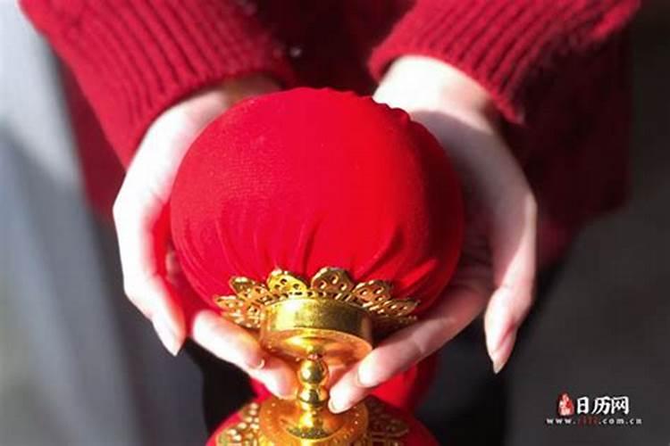 女人腊月可以上坟吗？