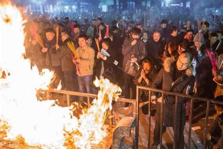 正月初一烧香几点最好？