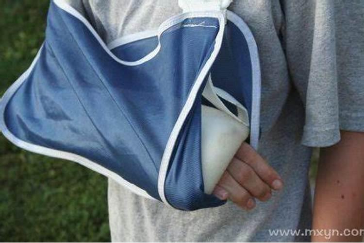 梦见好朋友胳膊断了