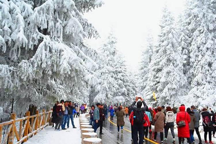 腊月是中国哪个民族的节日？