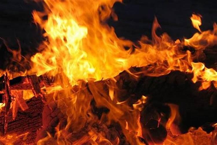 梦见老人身体着火了