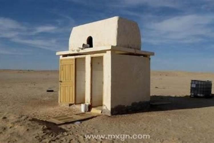 梦见厕所很脏无处下脚是什么意思？