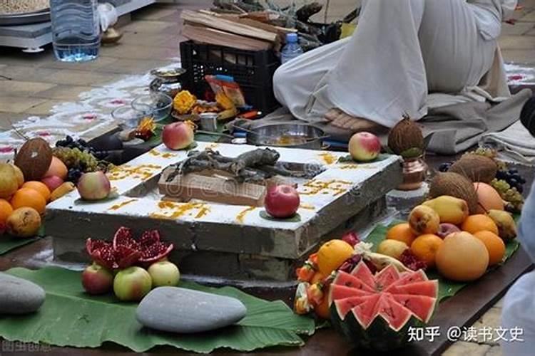 中元节上坟带什么吃的？