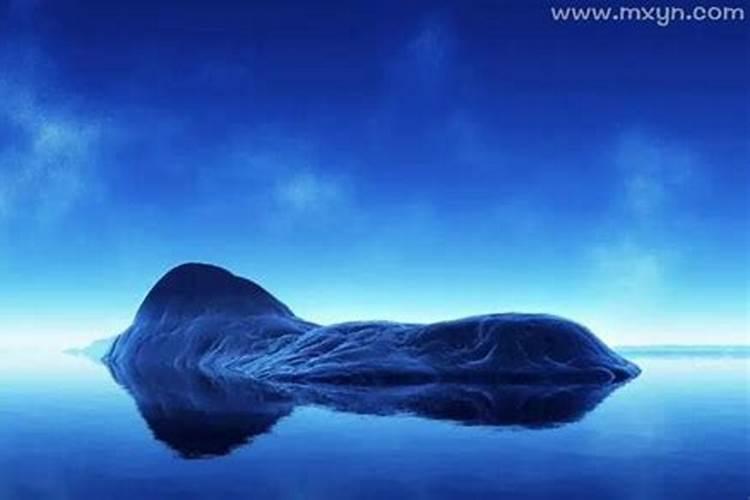 梦见大海很蓝很美要涨潮