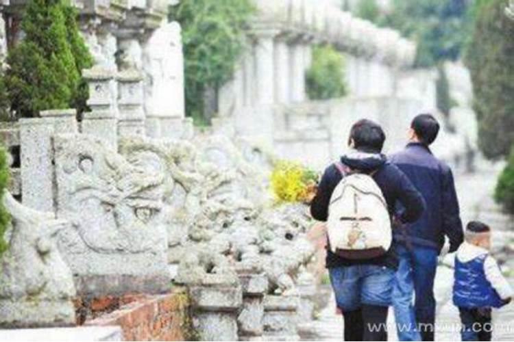 梦见上坟是什么兆头？