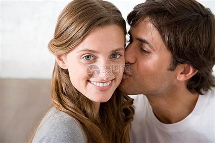 女人梦到被男人亲吻