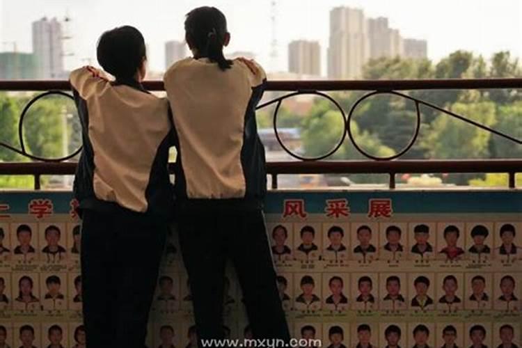 多次梦见同一个异性同学喜欢自己？