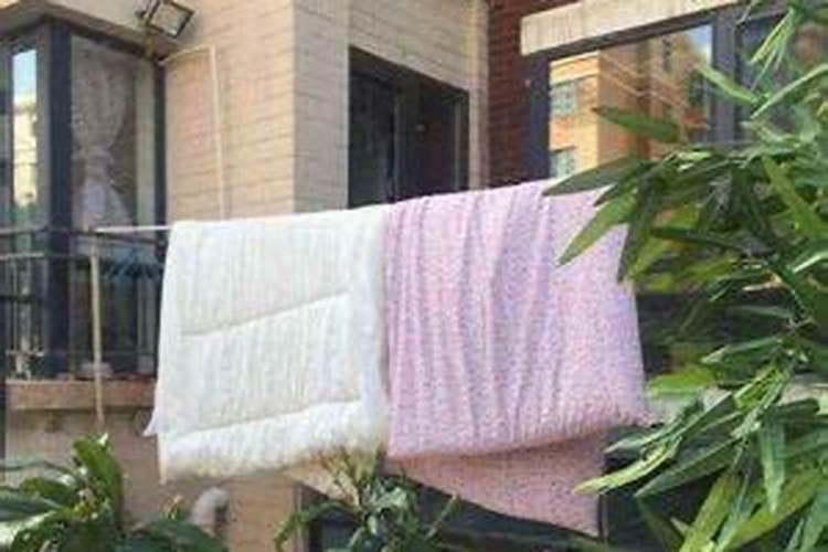 梦见晒被子下雨了是什么意思？